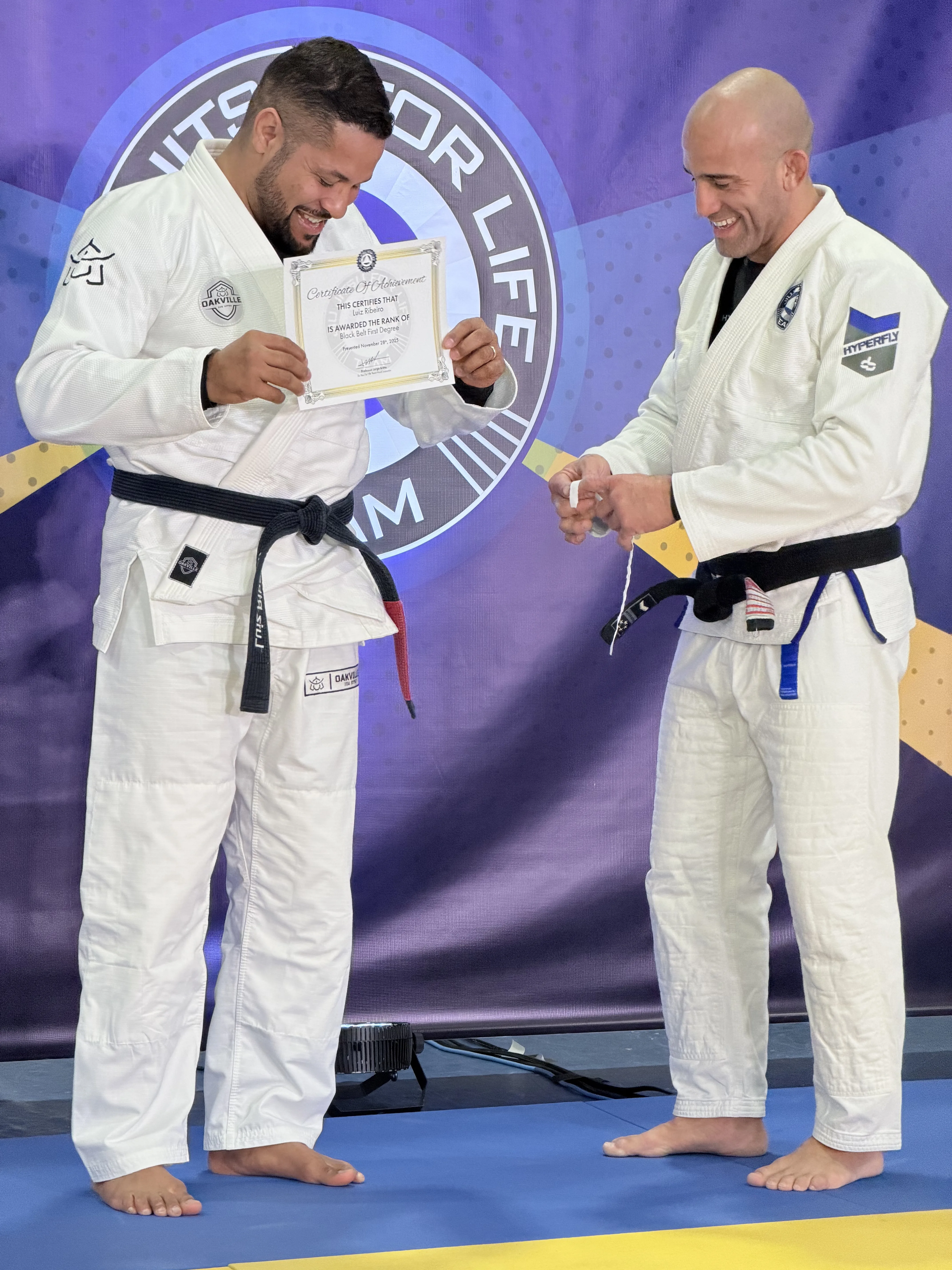 Luiz Ribeiro teaching a Brazilian Jiu-Jitsu class at Oakville BJJ